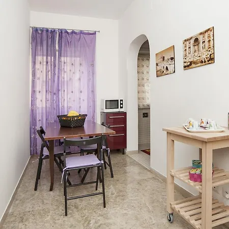 Happy House Apartment *